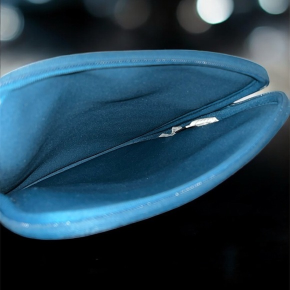 Marc by Marc Jacobs Dreamy Logo Neoprene Teal Metallic Tablet Case EUC - Picture 3 of 3